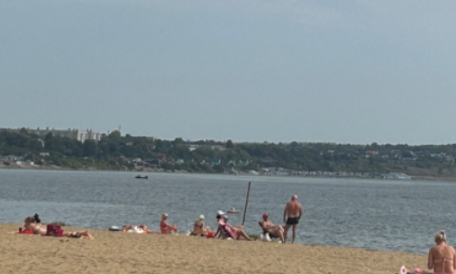 Лето в Сызрани продолжается: около пляжей «тусуются» авто из Москвы, Свердловска и даже Ханты-Мансийска