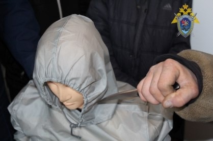 Женщине перерезали шею в подъезде дома в Самарской области