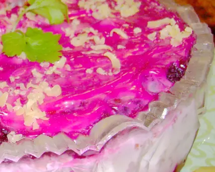 Селедка под золотой шубой: главный новогодний салат стремительно дорожает к праздникам