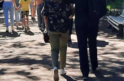 Не дает повода? Мужчины чаще ревнуют, но молчат