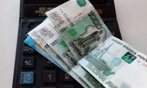 Кому выплатят в конце года тринадцатую зарплату? Повезет не всем