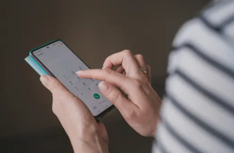 Россиян массово просят совершить перевод для получения выигрыша: в чем подвох