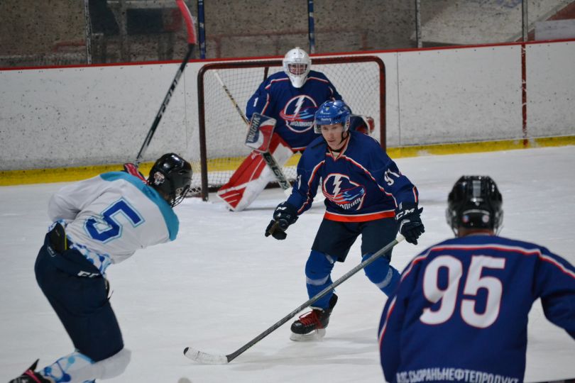 Драма на льду: сызранская «Молния» отыграла три шайбы, однако не удержала спасительную ничью в матче с OZON