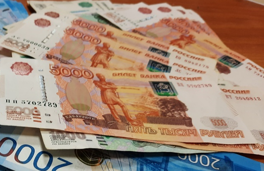 Колоть дрова за деньги стало выгодно: где продолжается зарплатный бум