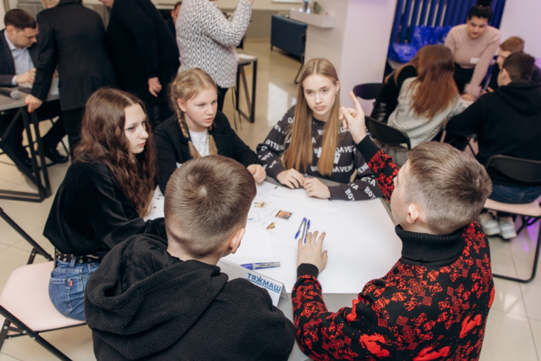 Принцип работы генератора переменного. Графы таблицы для генерирования идей. Работа генерация. Принцип работы электрических генераторов переменного тока. Работа генерация.